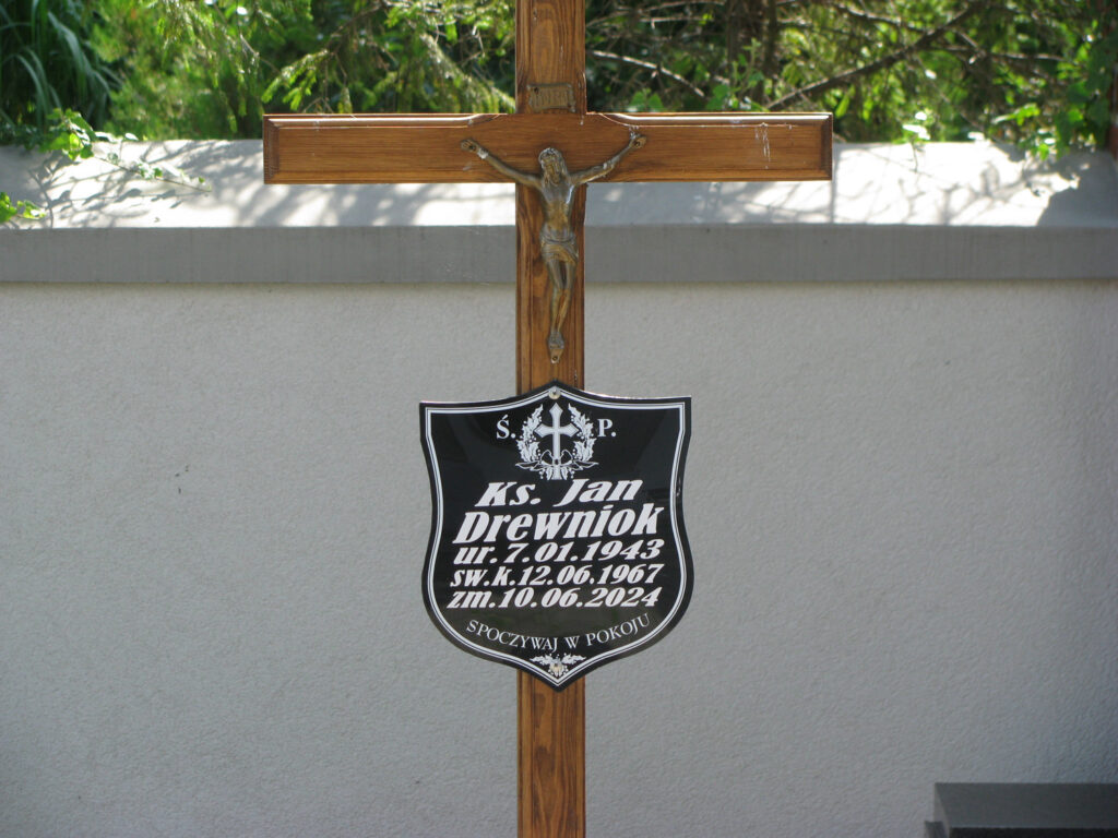 Ks. Jan Drewniok: ur. 7.01.1943, święcenia kapłańskie 12.06.1967, zm. 10.06.2024