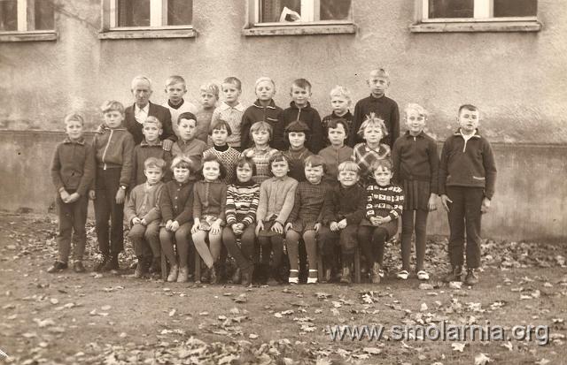 szkola_wszystkie_klasy_1968.jpg